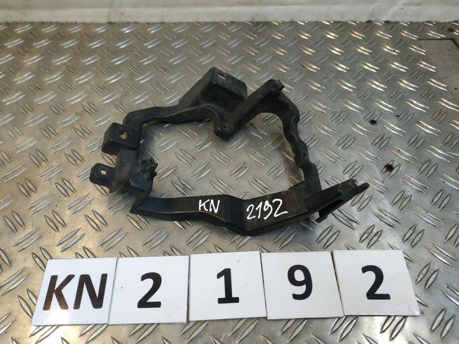 Toyota Land Cruiser 300 2021- Кронштейн ПТФ перед L KN2192 8148260160