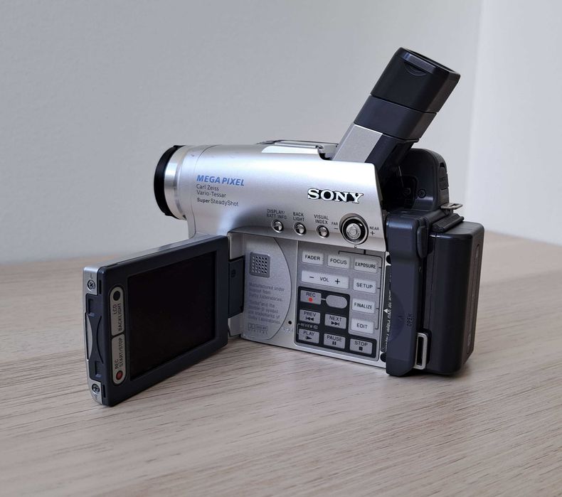Sony Handycam DCR-DVD201E | Carl Zeiss | A funcionar + acessórios