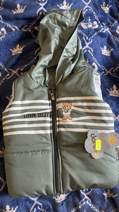 Продам жилетку осень -весна от5м до 9