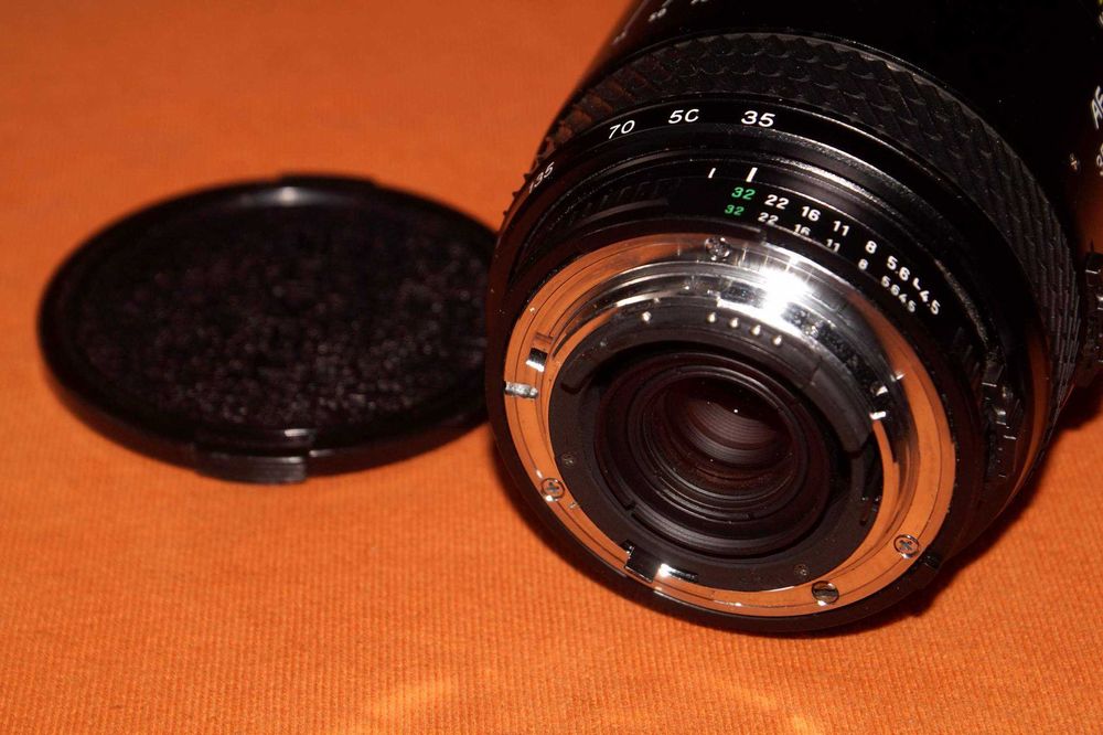 Tokina AF 35-300 f/4.5-6.7 для Nikon