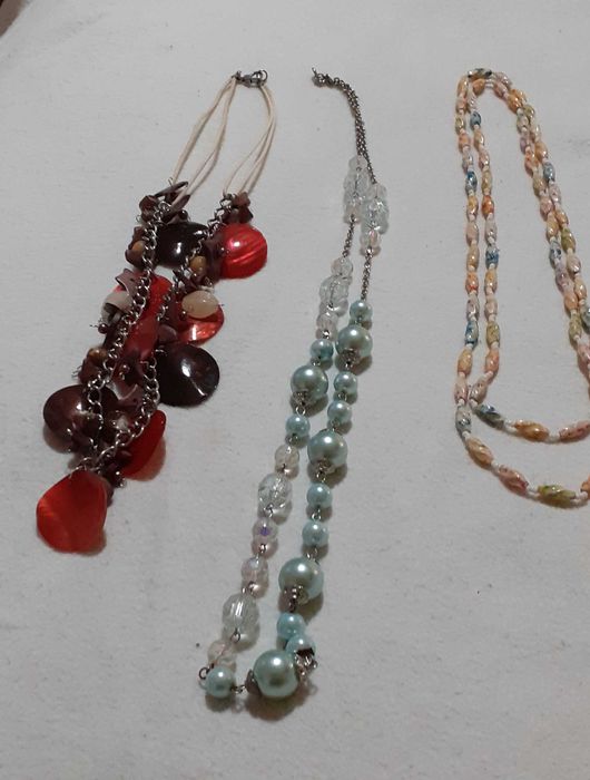 Lote de 3 colares de diferentes materiais (Ref. 18)