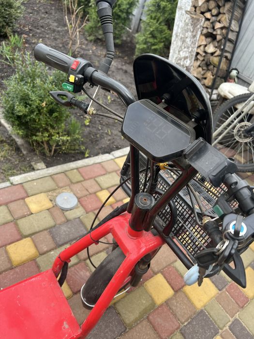 Електросеутер   з акумуляторами і зарядним пристроєм