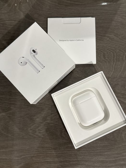 Apple AirPods with Charging Case