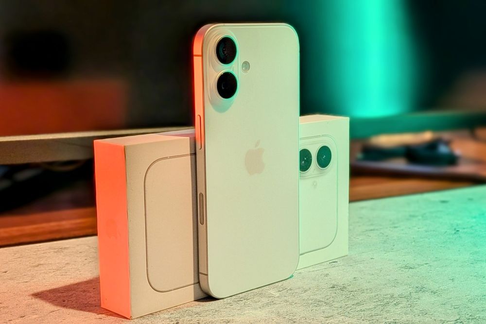 Смартфон Apple iPhone 16 128Gb (White)