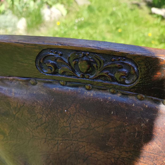 Stare krzesło dębowe