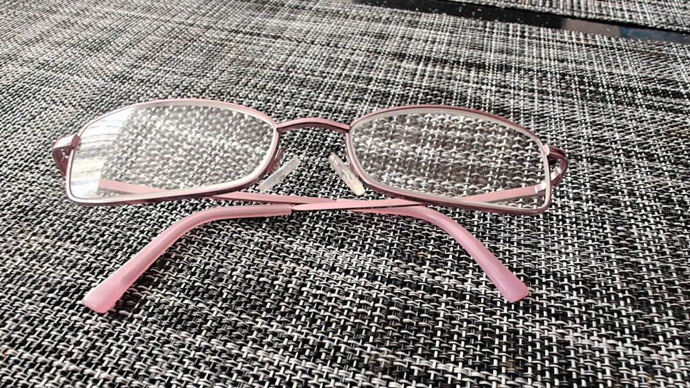 Oprawki do okularów, Okulary z etui.