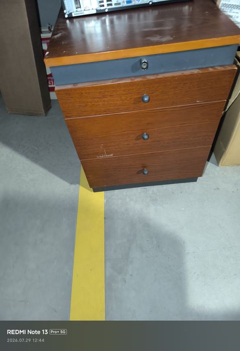 Secretaria em  pinho genuino