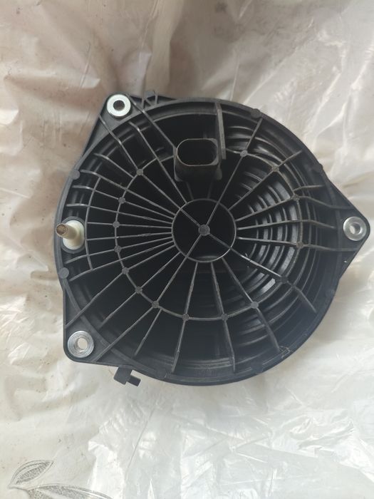 Sprzedam zamek tylnej klapy passat b8
