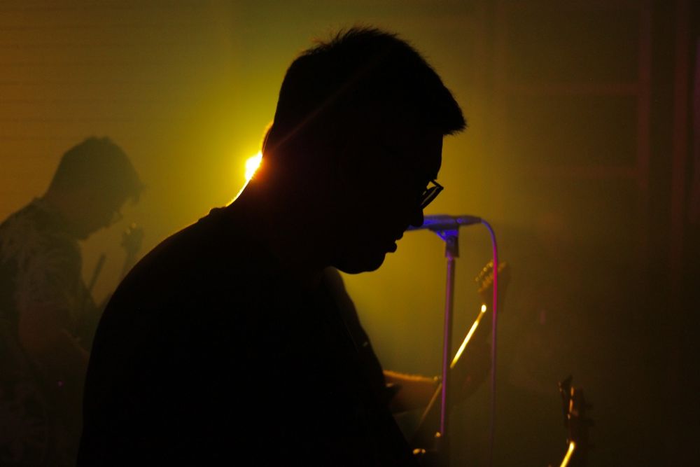 Гітарист в гурт BlueKai