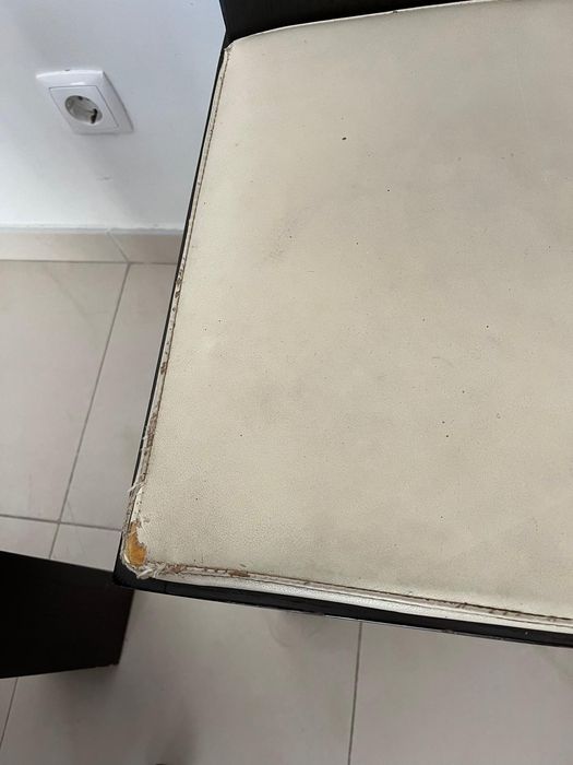 Vendo 4 cadeiras madeira maciça