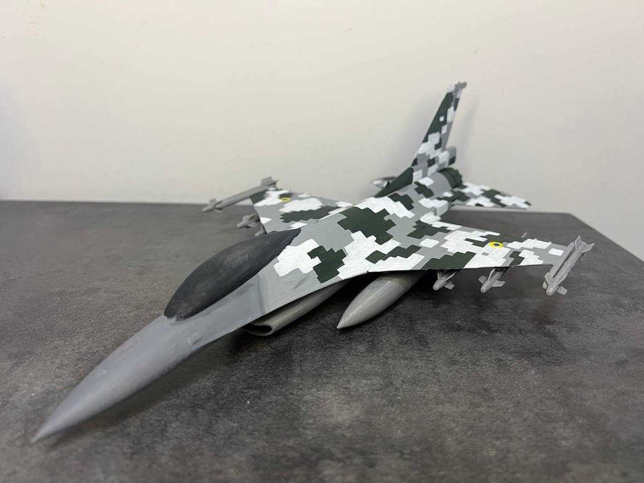 Модель винищувача F-16 Fighting Falcon (3D друк, ручний розпис)