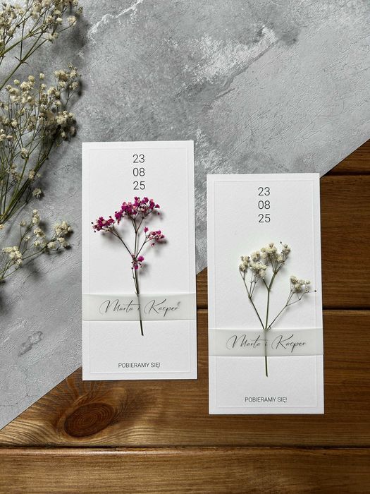 Minimalistyczne zaproszenie na ślub z suszoną gipsówką