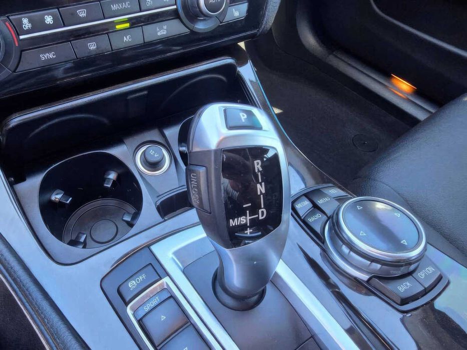 BMW 5 Series 528i      2015