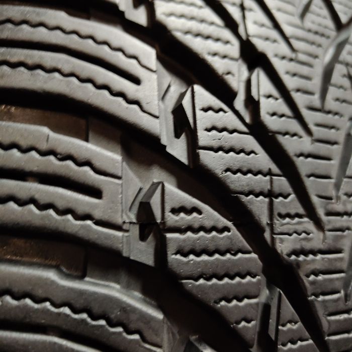 235/55/19 XL Sprzedam komplet opon zimowych Nokian