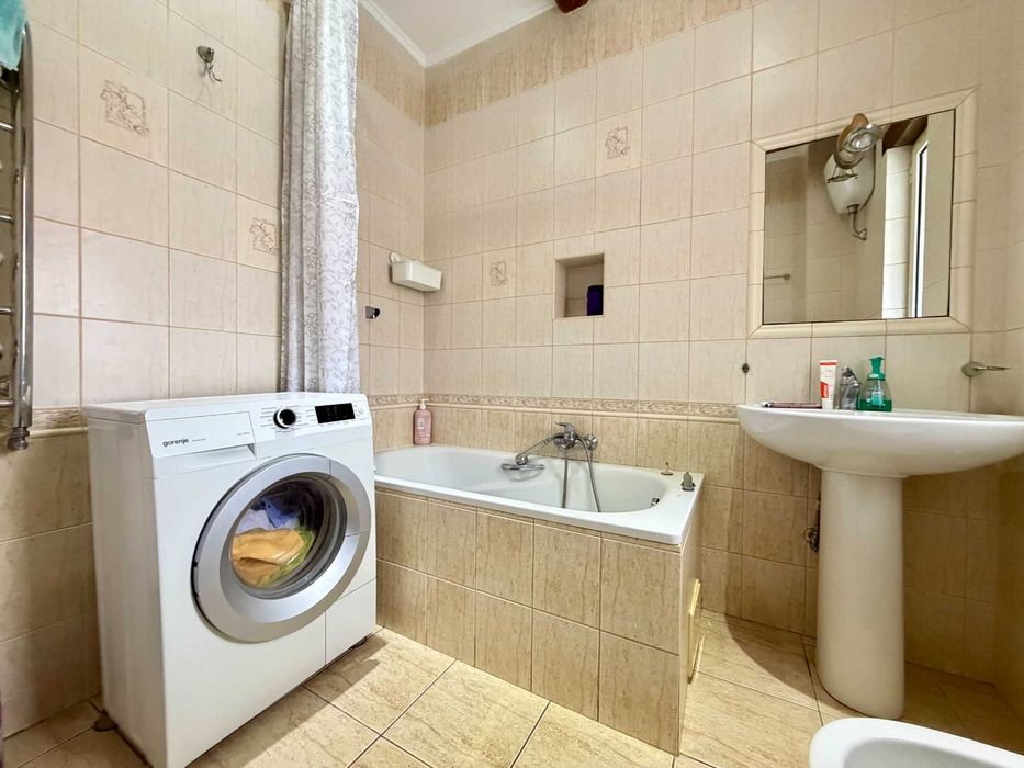 Просторий будинок для великої родини  с. Добряни, вул.Б.Хмельницького