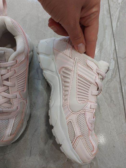Оригінальні кросівки Nike zoom vomero 5 в ідеальному стані