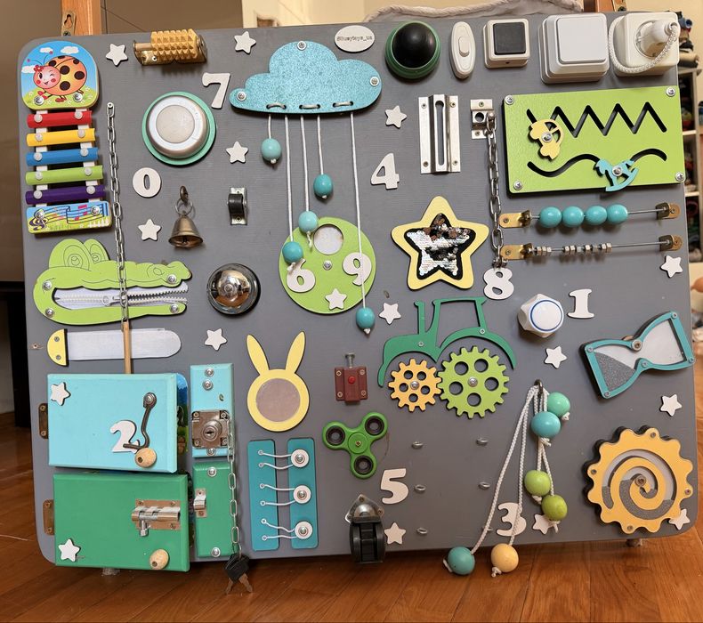 Бізіборд від Busytoys.ua 60*75 в гарному стані