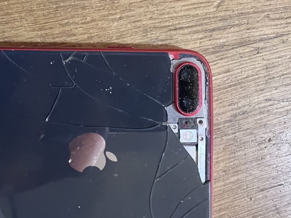 iPhone 8 Plus (PRODUCT)RED para Peças - Ecrã e Traseira Partidos