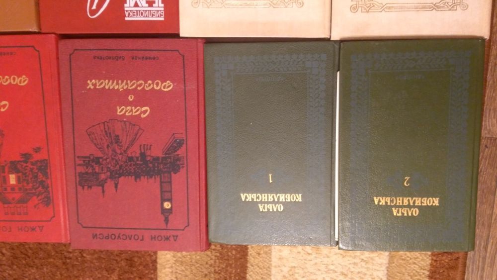 Книги много .цена за все