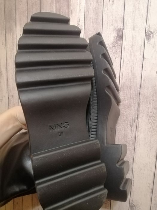 Чорні чоботи труби MNG