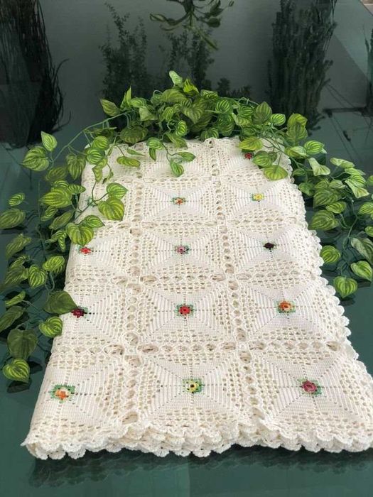 Toalha de Mesa Artesanal em Renda - Cor Pérola, Nova