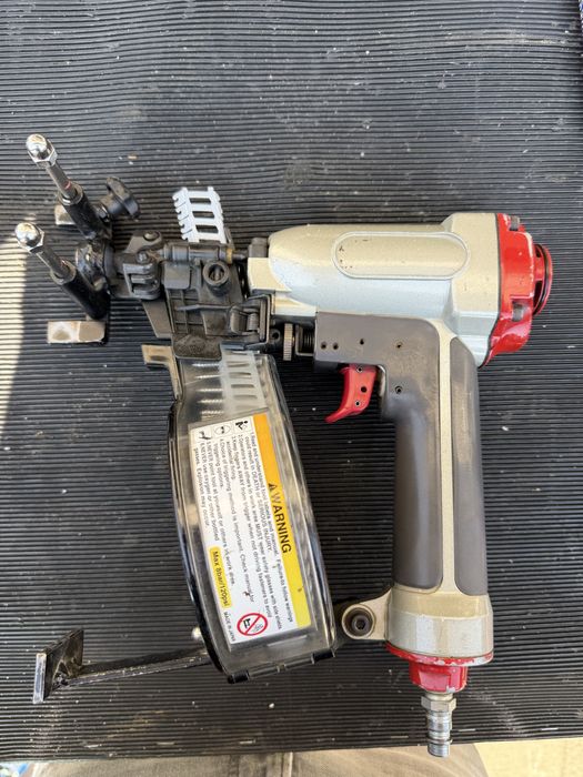 Gwoździarka bębnowa pneumatyczna coil nailer dachowa