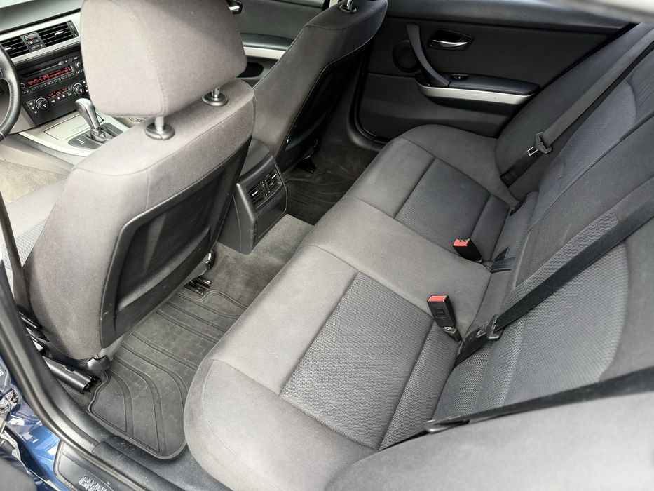 BMW 3 Series 320i