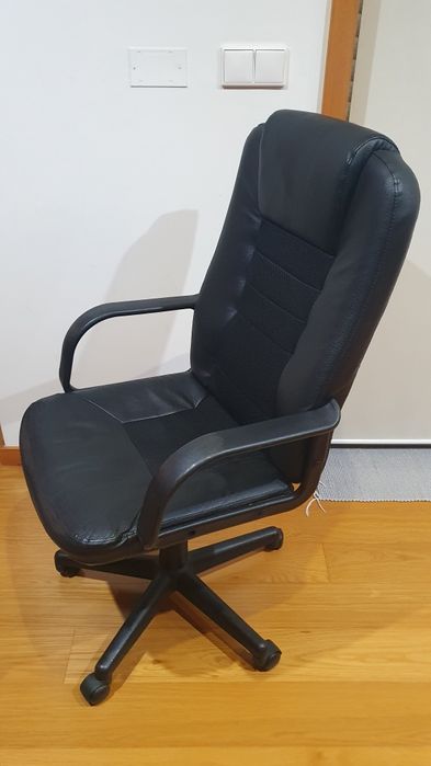 Secretaria de vidro com cadeira