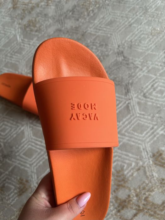 Pomarańczowe klapki 40