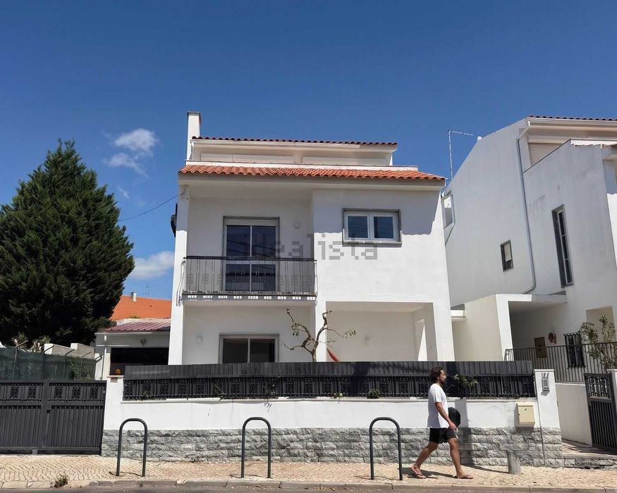 Quarto com Varanda Privada – Alto do Espargal, São Domingos de Rana