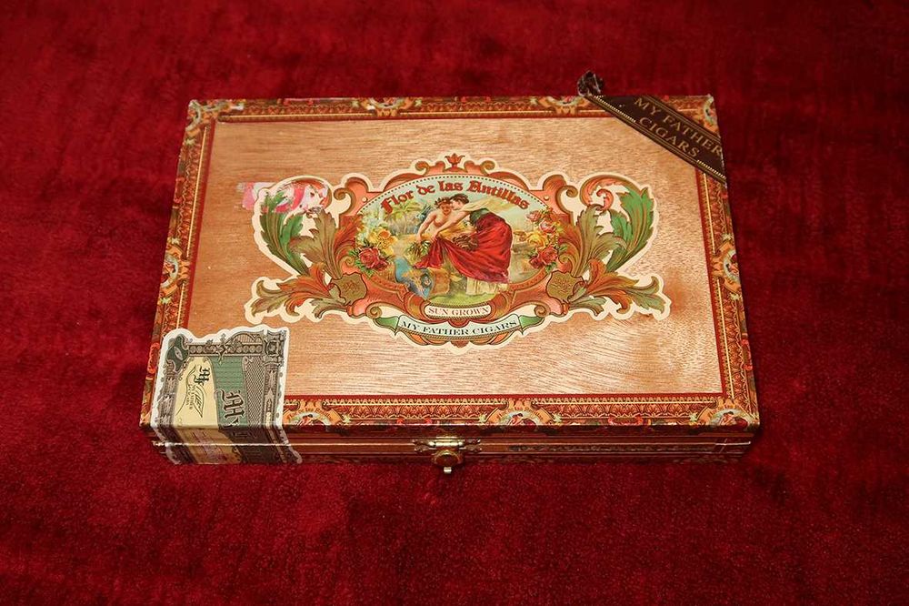 Caixa madeira antiga charutos cigarros artesanal