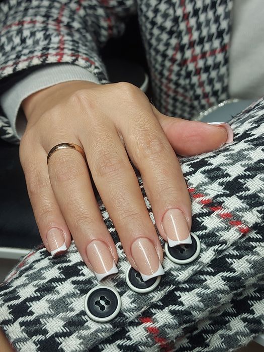 Маникюр и педикюр