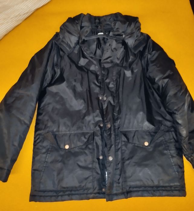 Vendo dois blusões de homem M em bom estado (ofereço um terceiro)