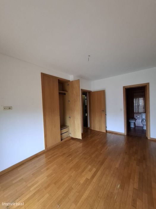Apartamento para Arrendamento em Excelente Estado