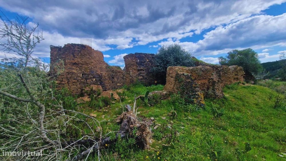 Terreno com Ruina -  S. Bartolomeu de Messines