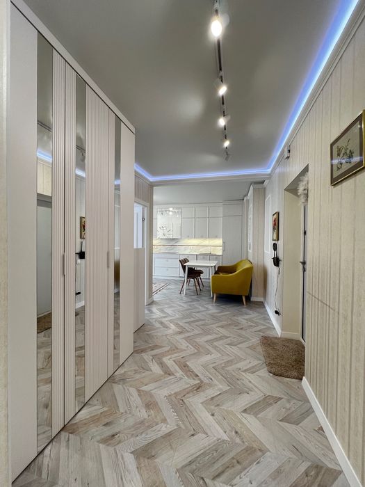 ЖК «Гранд бурже», 2 КІМ квартира 65 м2 з дизайнерським ремонтом.