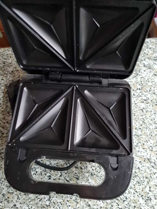 Toster - opiekacz - sandwicz, trzy w jednym.