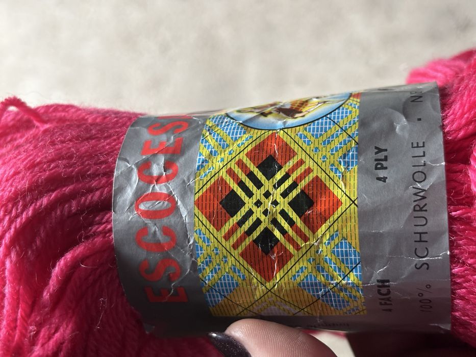Meadas de lã 100 gramas pura lã virgem roxo/rosa choque