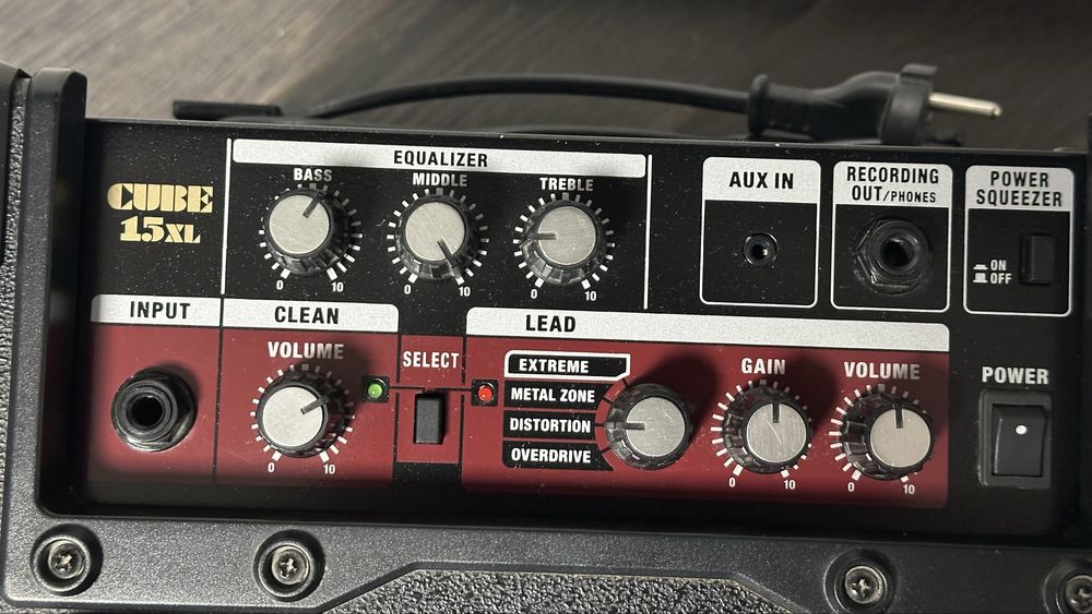 Комбоусилитель Roland Cube 15 XL комбик