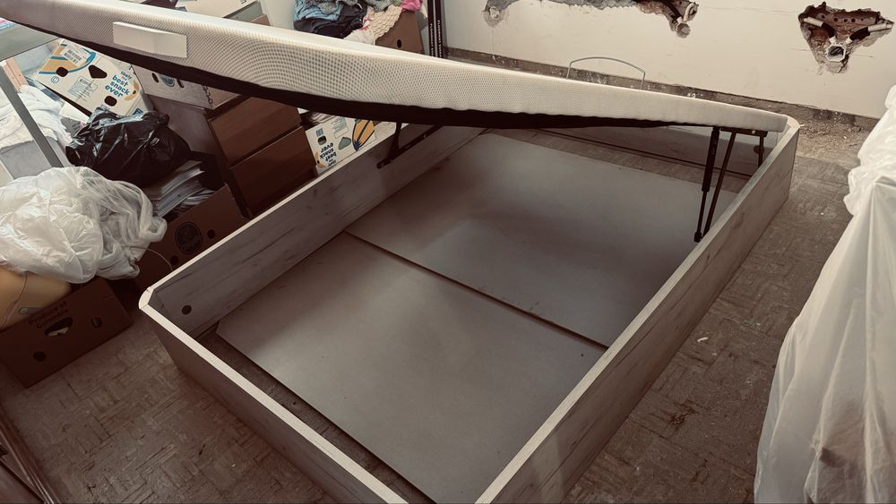 Cama c/ estrado elevatório conforama (140cm x 190cm)