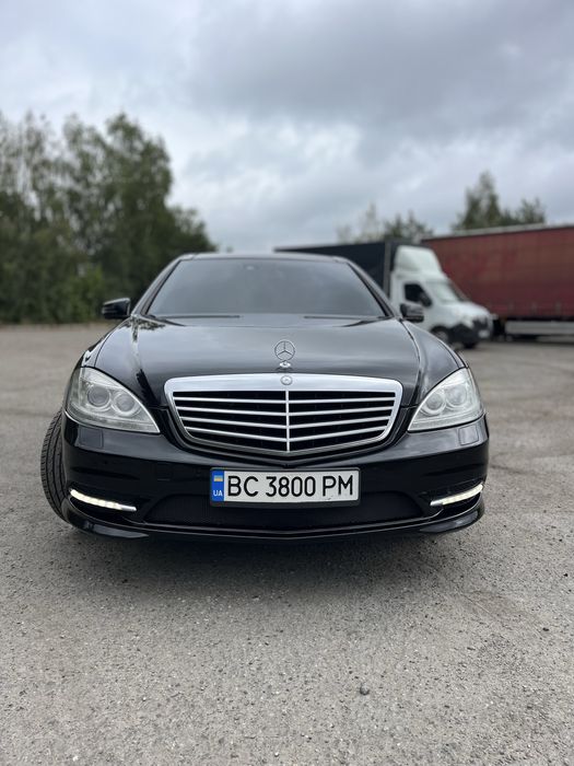 Mercedes.     w221   s-class!