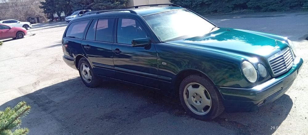 Продам Mercedes-Benz E 300T D