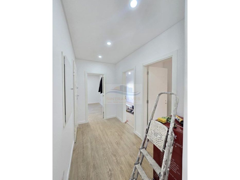 Fantástico T2 com varanda e Sala dupla totalmente remodelado 1. and...