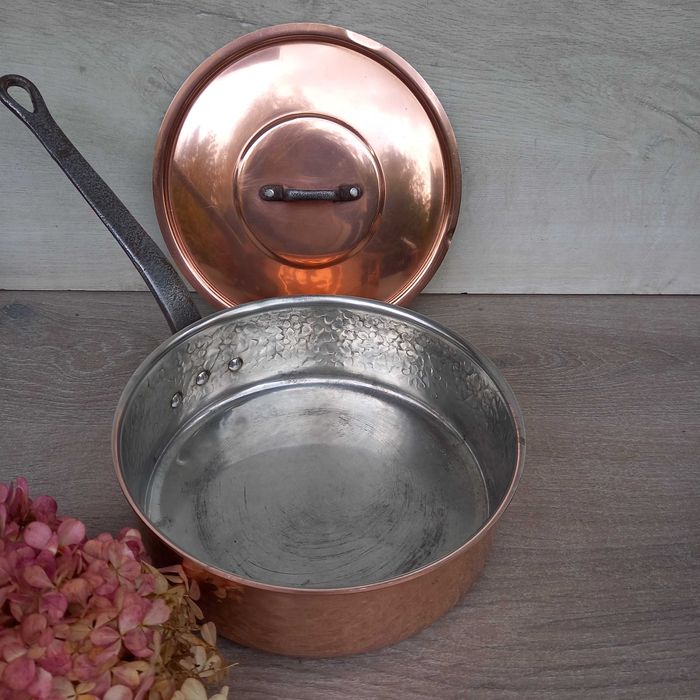 Miedziana patelnia z pokrywką grube dno - sygnowana