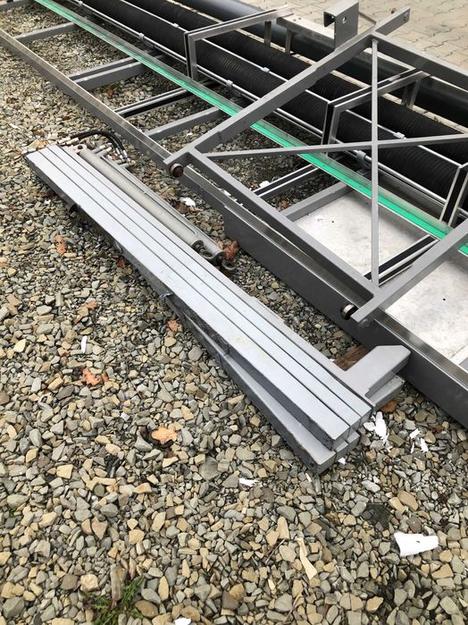 Platforma na drabinę i węże ssawne z zabudowy Ziegler.