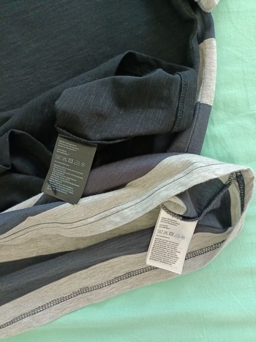 T-shirt chłopięcy H&M z guzikami r. 146/152