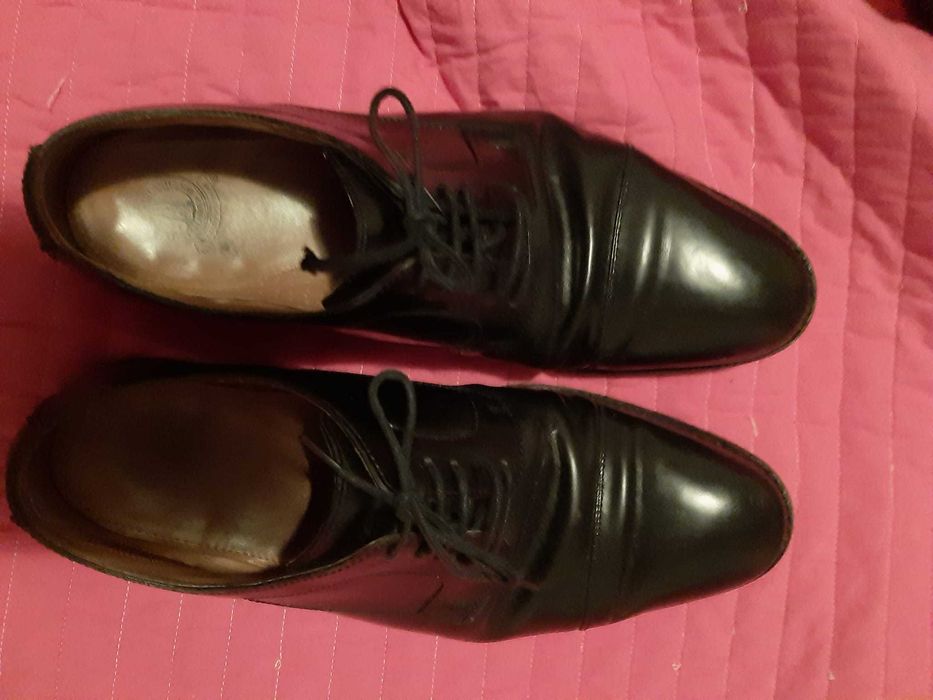 Sapatos de homem em couro