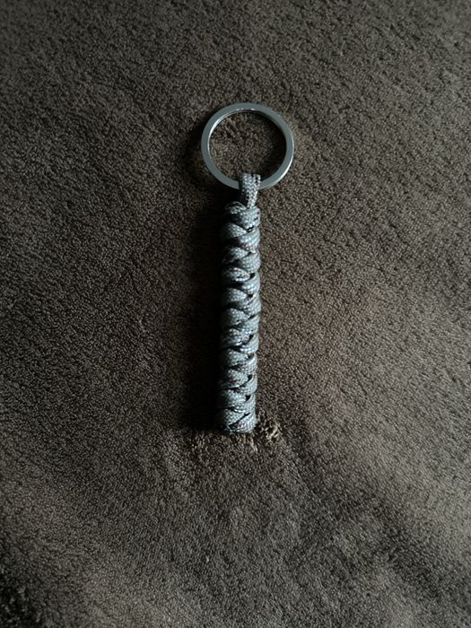 Brelok paracord ręcznie robiony – do kluczy, plecaka, prezent