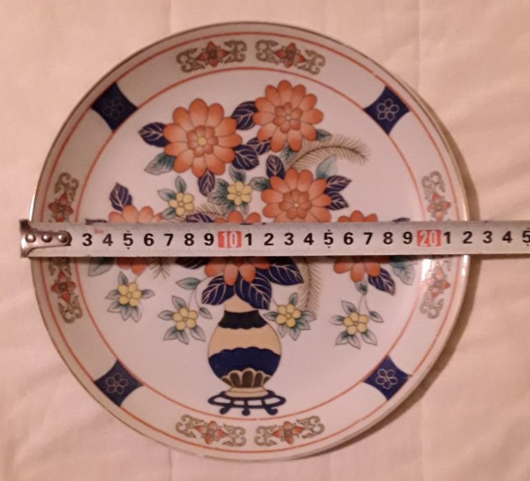 Prato decorativo com flores laranjas com 22 cm