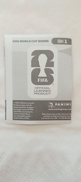 Cromo Panini FIFA World Cup 2026. (Figurinha bugada)– Emblema Bósnia e Herzegovina (Brilhante)